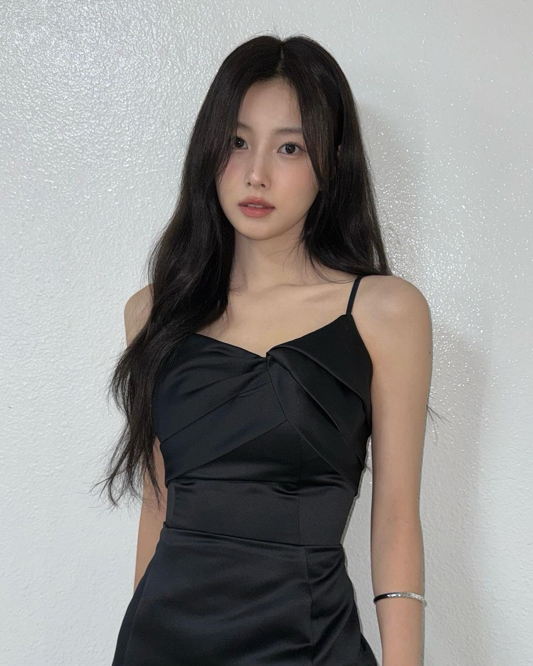강혜원, 청순미 가득한 올블랙 드레스 여신