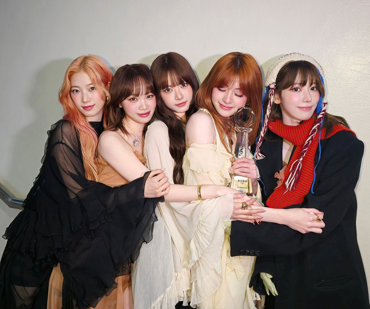 르세라핌, ‘HOT’으로 ‘뮤직뱅크’ 1위… 글로벌 차트 휩쓸며 파죽지세